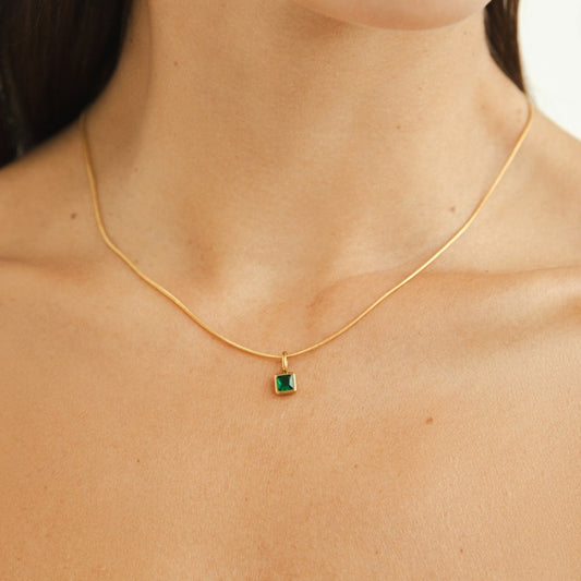 Collar con Colgante Cuadrado y Piedra de Nacimiento