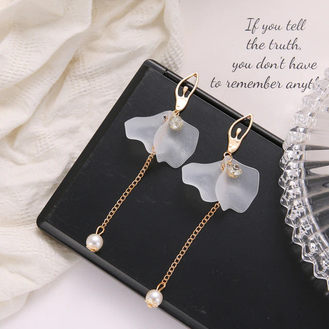 Pendientes de Belleza con Pétalos en Oro Blanco y Perlas