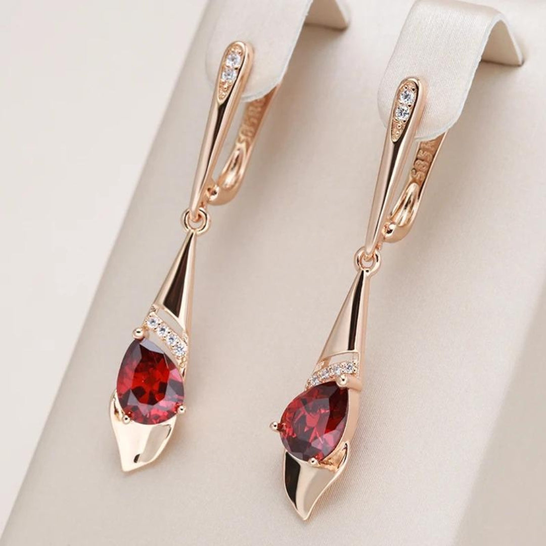 Colgante Elegante con Cristal Rojo en Oro