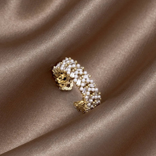 Anillo de Lujo con Perla en Oro