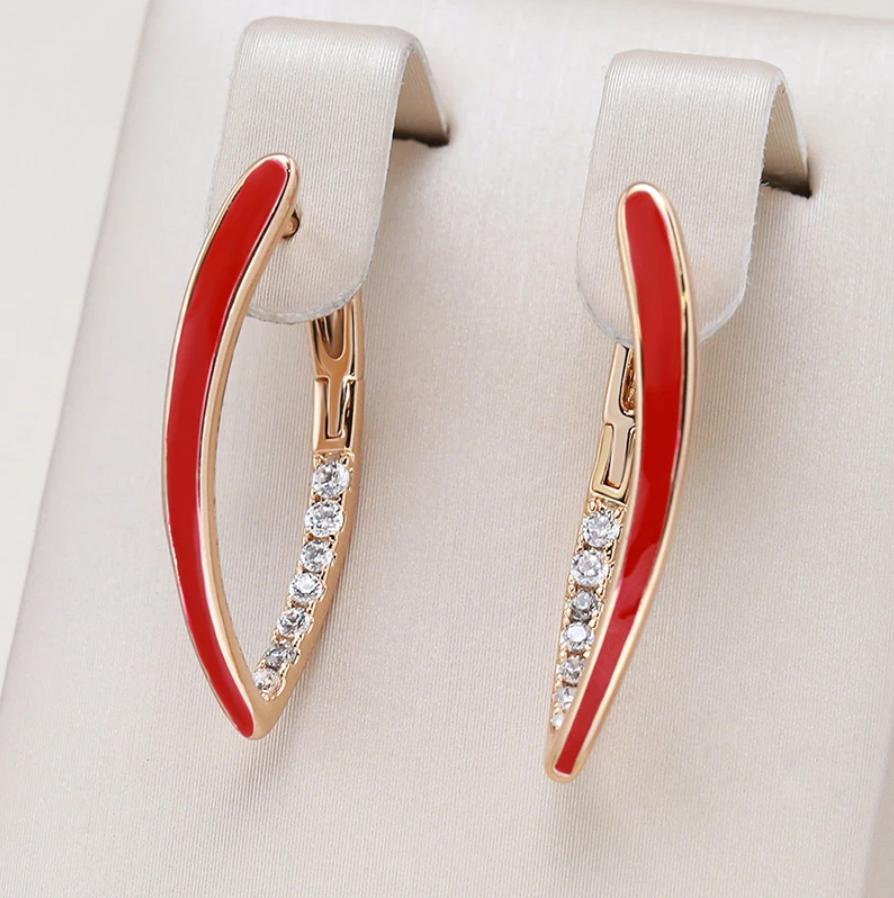 Pendientes Elegantes en Punta con Esmalte Rojo en Oro