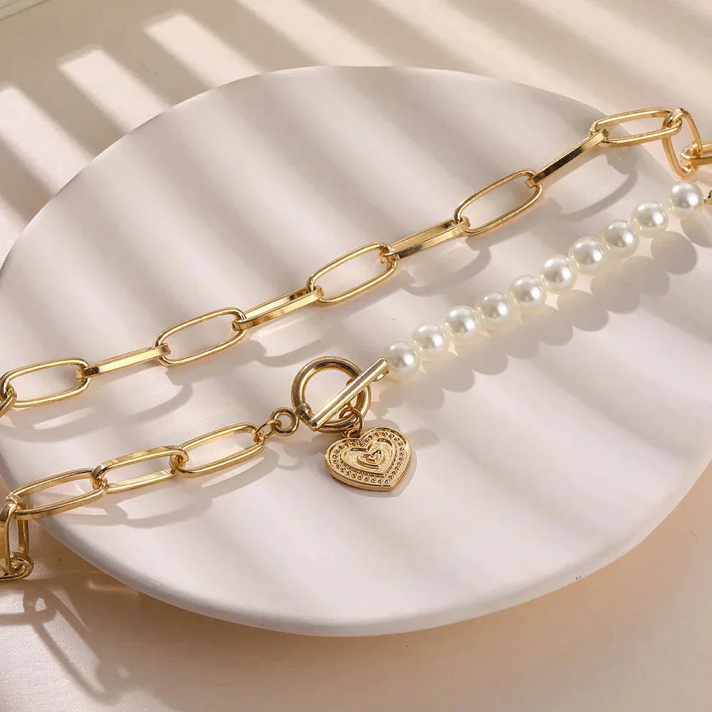 Collar de Cadena con Corazón de Perla en Oro