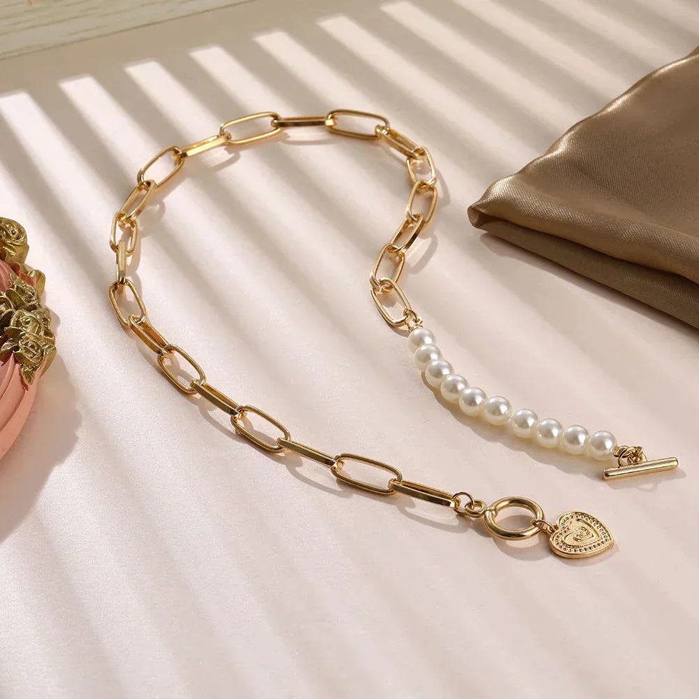 Collar de Cadena con Corazón de Perla en Oro