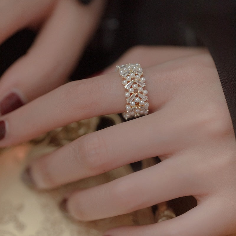 Anillo de Lujo con Perla en Oro