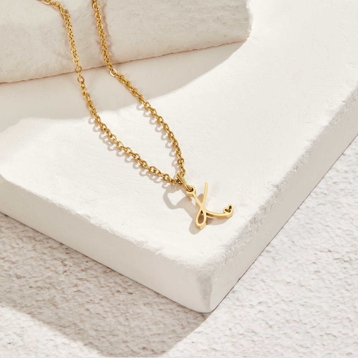 Collar de Corazón con Letra en Oro