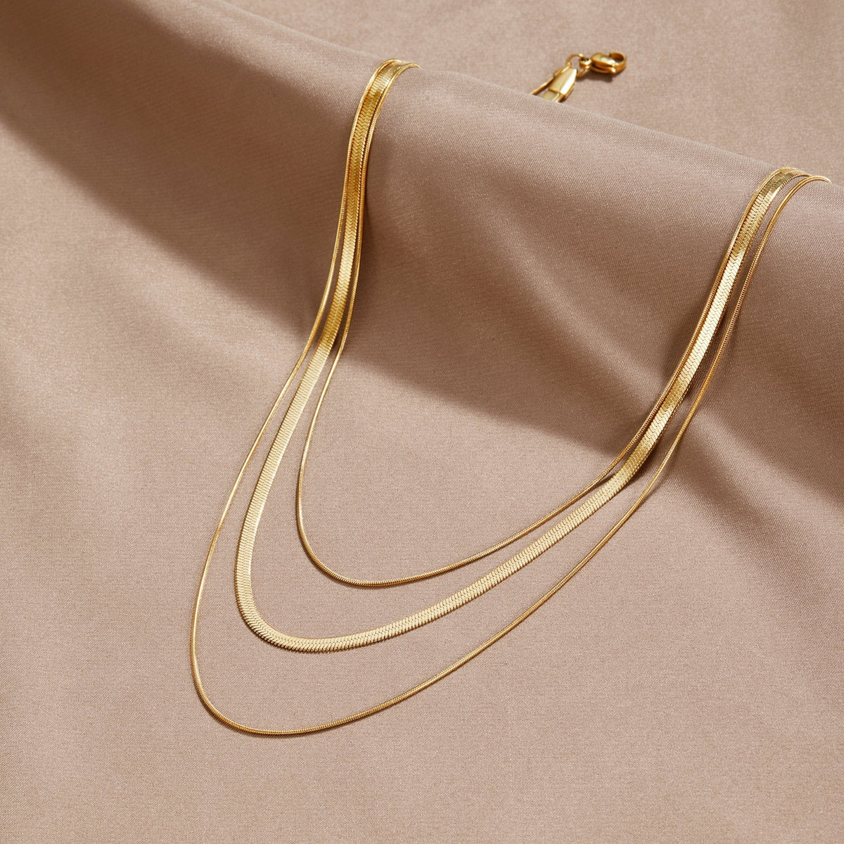 Collar de Cadenas Doradas Multicapa