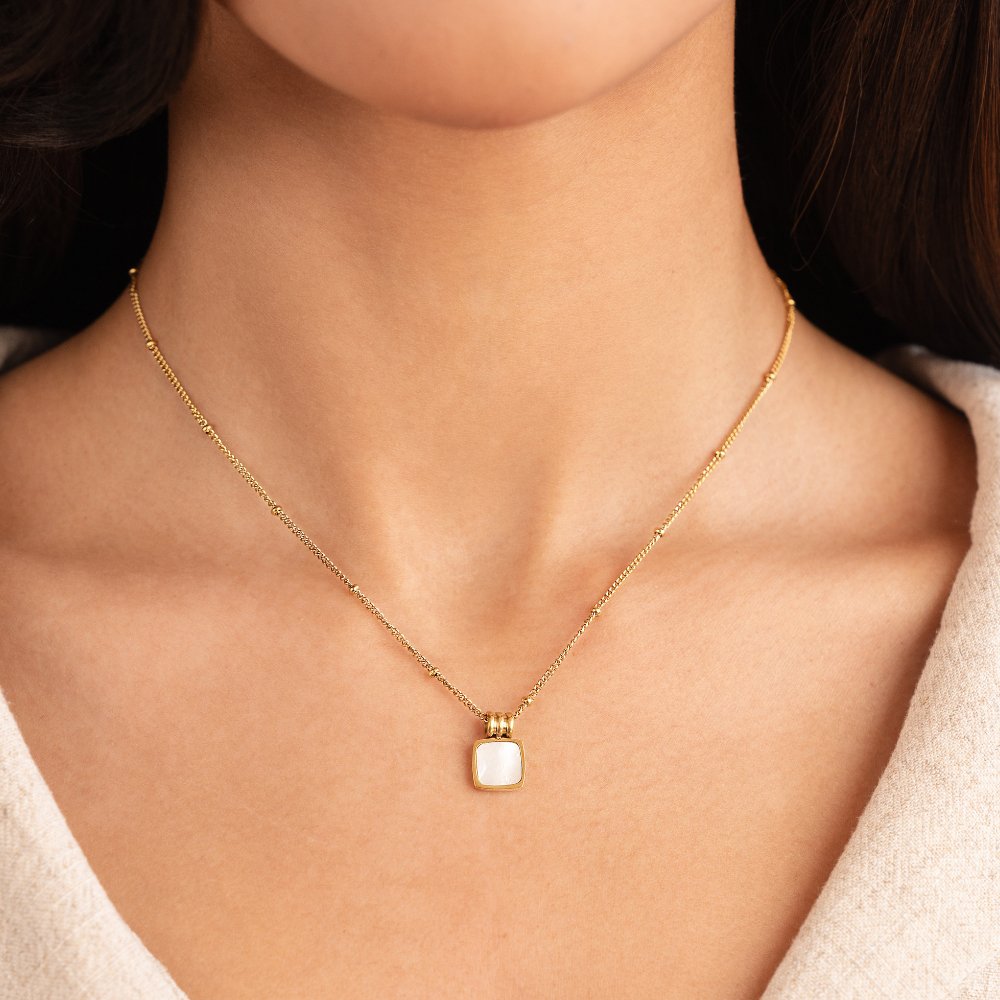 Collar Lucia con Colgante de Concha Blanca