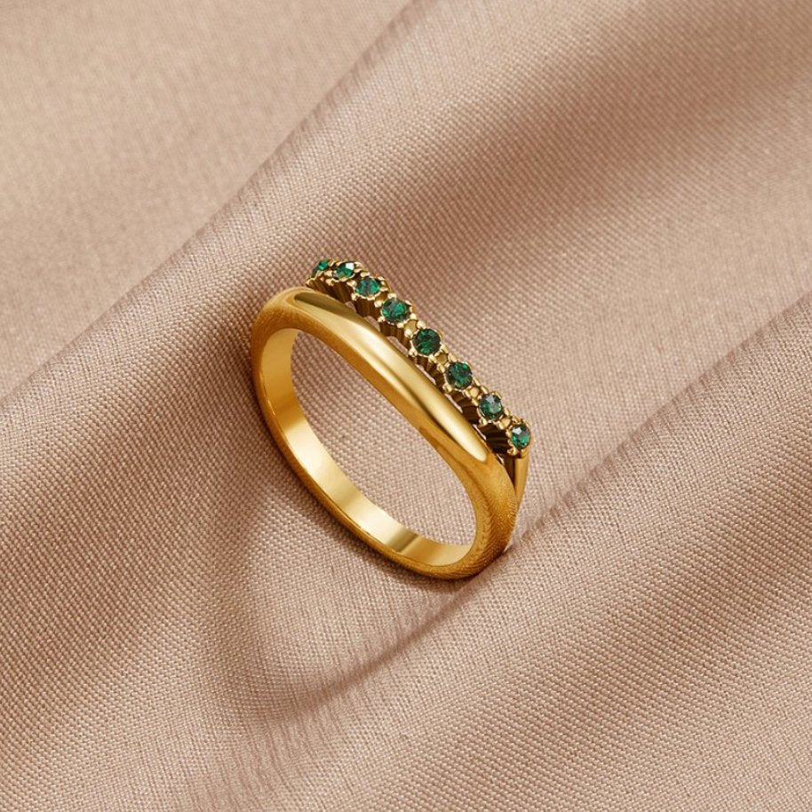 Anillo Sofia Verde Esmeralda en Capas